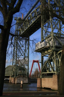 de Hef met op de achtergrond de Willemsbrug