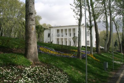  The white Palace Museum.