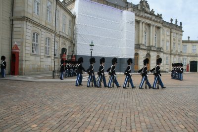 Changing the guards - Wisselen van de wacht