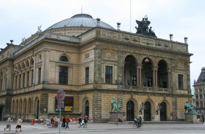 The Royal Theatre - Het Koninklijk Theater