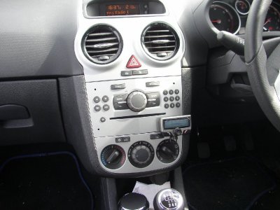 New Vauxhall Corsa with Parrot CK3100.JPG