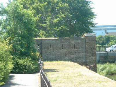 ravelin wall