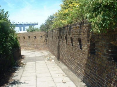 Ravelin wall