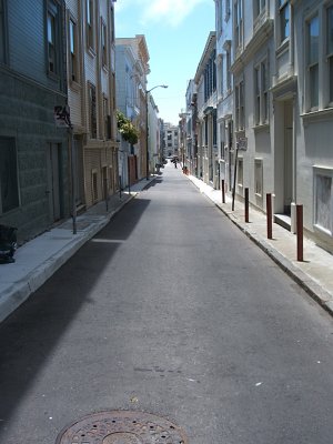 side street off of Grant Avenue