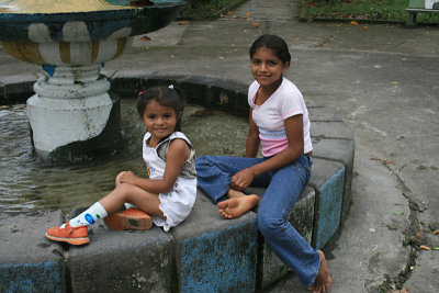 children at fountain, Mindo