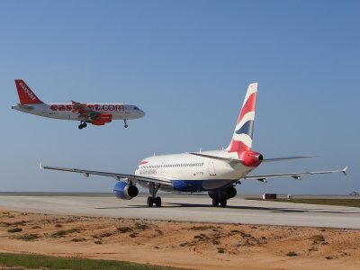 EasyJet Airline and British Airways aircrafts