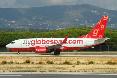 Flyglobespan aircraft at Faro International Airport