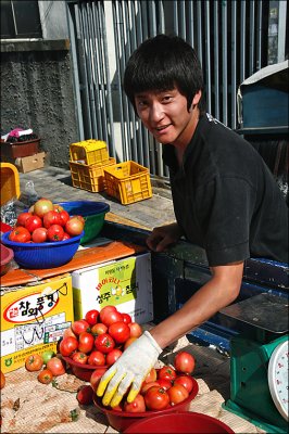 Tomato vendor.jpg