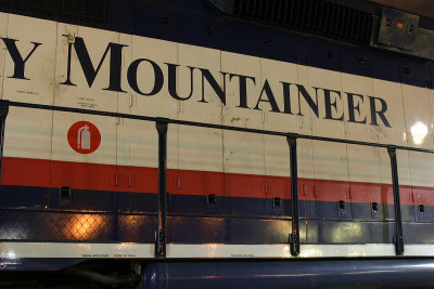 Detail Images: Rocky Mountaineer Rail Tours GP40 with Canadian Safety Cab (ex-CN unit)
