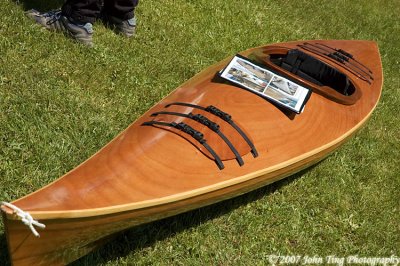 0041 : wooden kayak