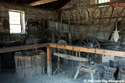 1_0033 : metalsmith's shop