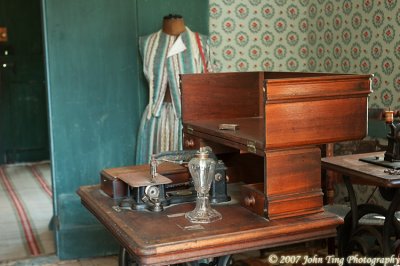 1_0042 : dressmaker's shop