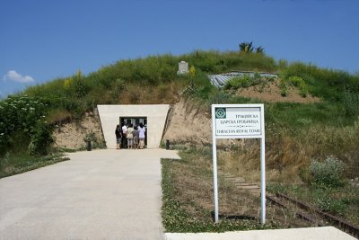 Thracian tombs