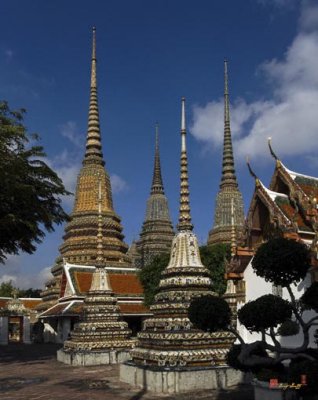 Wat Phra Chetuphon Great Chedi (DTHB189)