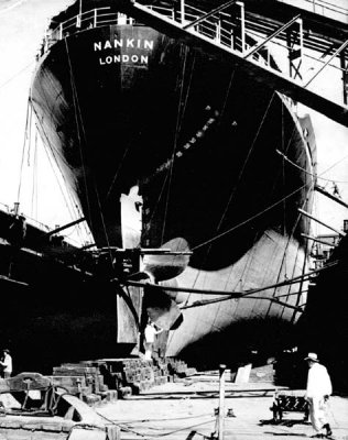 ss NANKIN dry docked, Japan 1952.jpg