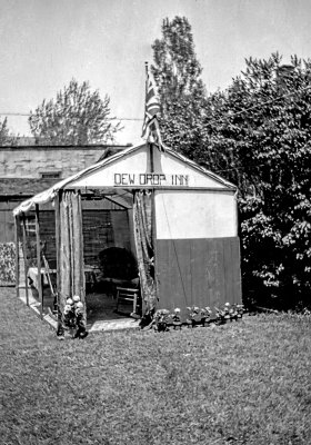 Toronto 1915 Neg Scan 09 Early Man Cave