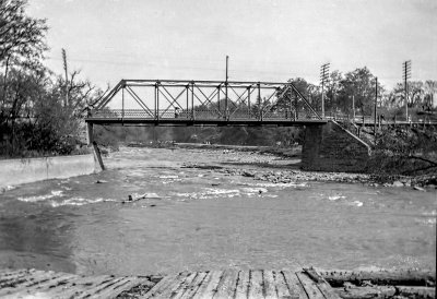 Toronto 1915 Neg Scan 10 River and Bridge