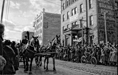 Toronto 1915 Neg Scan 35 Horses and Bike