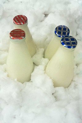 A_670_ZA7-P.jpg Milk bottles in snow - © A Santillo 1985