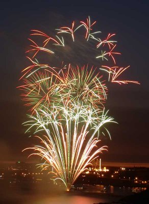 CRW_00322B.jpg Fireworks competition, Plymouth Sound - © A. Santillo 2003