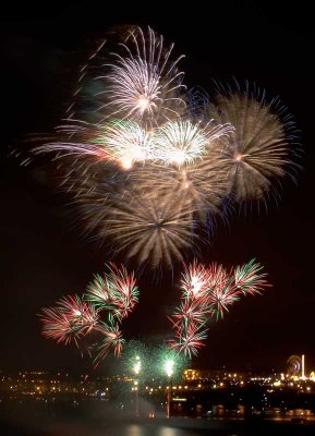 CRW_00377B.jpg Fireworks competition, Plymouth Sound - © A. Santillo 2003