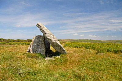IMG_2742.jpg Mulfra Quoit Neolithic chambered tomb (dolmen) 2500BC - Mulfra Hill Penwith - © A Santillo 2010