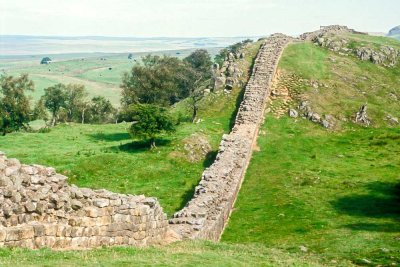 A_583_R_42-Edit.jpg Hadrians Wall Walltown Craggs - Wall - looking E towards turret 45a - © A Santillo 1993