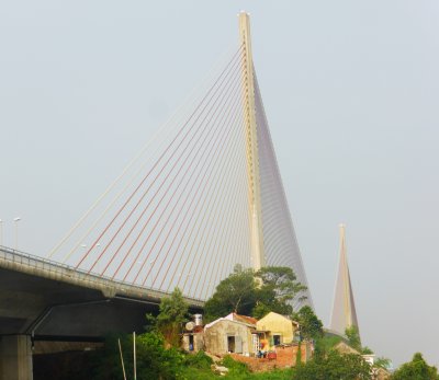 Bai Chay bridge from another angle