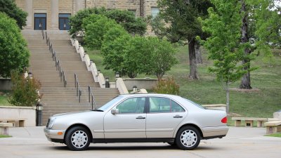 Mercedes E320 31.jpg