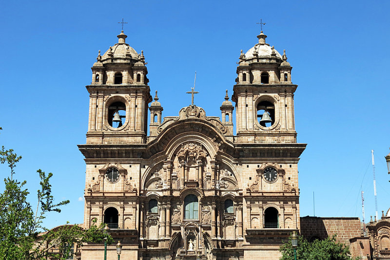 23_Spectacular facade.jpg
