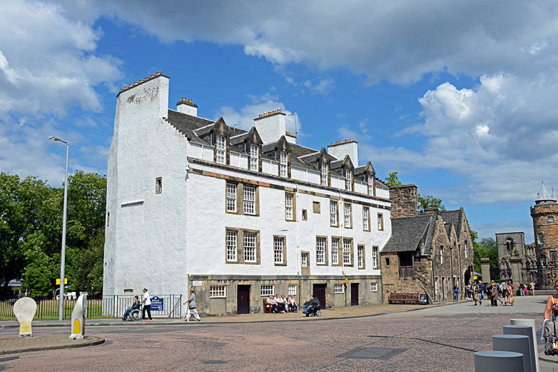 55_End of the Royal Mile.jpg