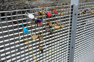 04_Love locks between two continents.jpg