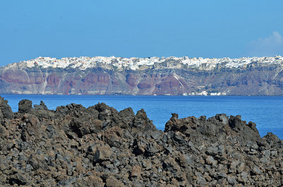 67_Santorini behind the volcanic rocks.jpg
