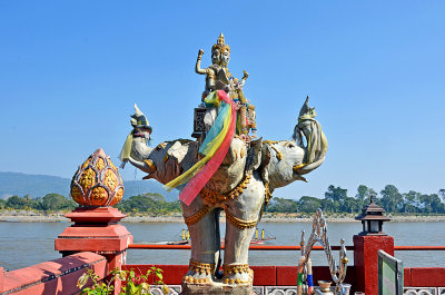 15_Bank of Mekong River.jpg