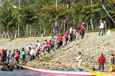 18_Easy crossing to Laos.jpg