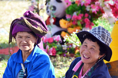 24_Simple life makes us happy.jpg