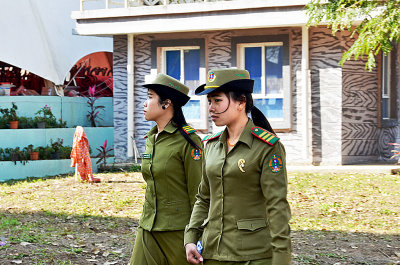 28_Lao policewomen.jpg