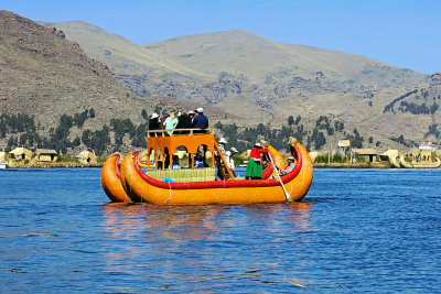 10_Sightseeing on Lake Titicaca.jpg