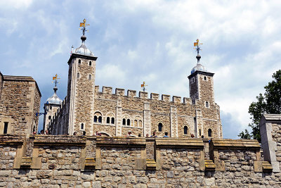 39_Entering the Tower of London.jpg