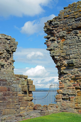 09_St Andrews Castle.jpg