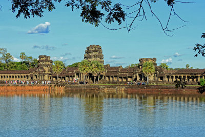 25_Angkor Wat behind the moat.jpg