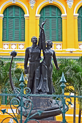 20_Statue outside the Post Office.jpg