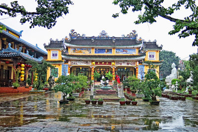 33_The biggest temple in Hoi An.jpg