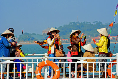 Halong Bay_11_Tourists on another boat.jpg
