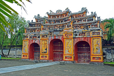 21_Gateway to Hien Lam Cac Pavilion.jpg