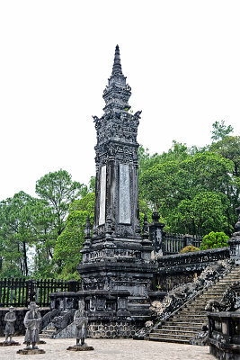 32_Imposing pillar at the Coutyard of Ceremonies.jpg