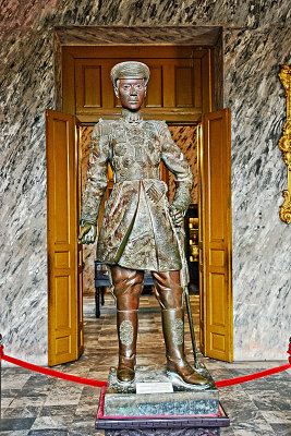 38_Statue of Emperor Khai Dinh dressed like French.jpg