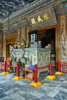 39_Asian style altar in this stupendous palace.jpg