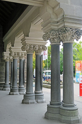 15_Columns of the Canterbury Museum.jpg