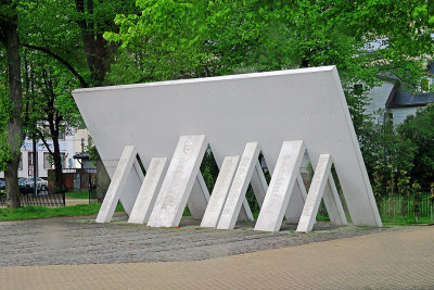 31_Great Choral Synagogue Memorial seen from the bus.jpg